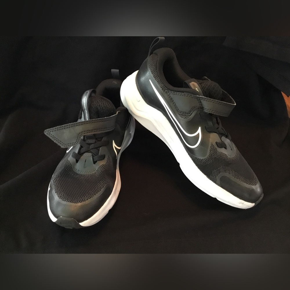 Kids Black Nike Cosmic Runner , 3Y
